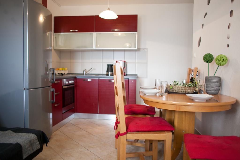 Apartments Mediterranea With Heated Pool Pisak Exteriör bild