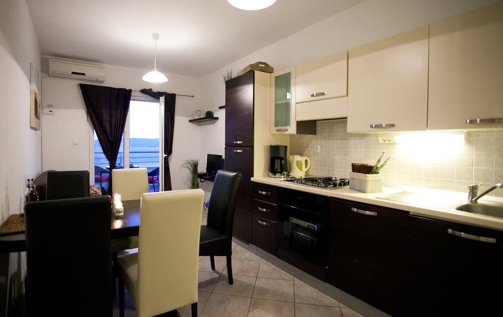 Apartments Mediterranea With Heated Pool Pisak Exteriör bild
