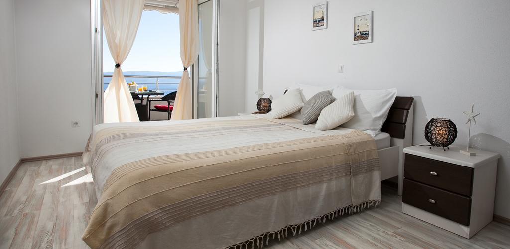 Apartments Mediterranea With Heated Pool Pisak Exteriör bild