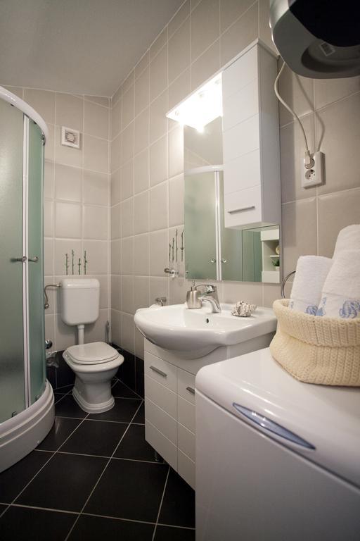 Apartments Mediterranea With Heated Pool Pisak Exteriör bild