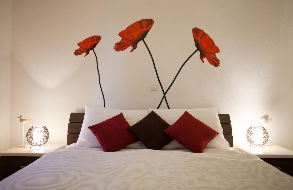 Apartments Mediterranea With Heated Pool Pisak Exteriör bild