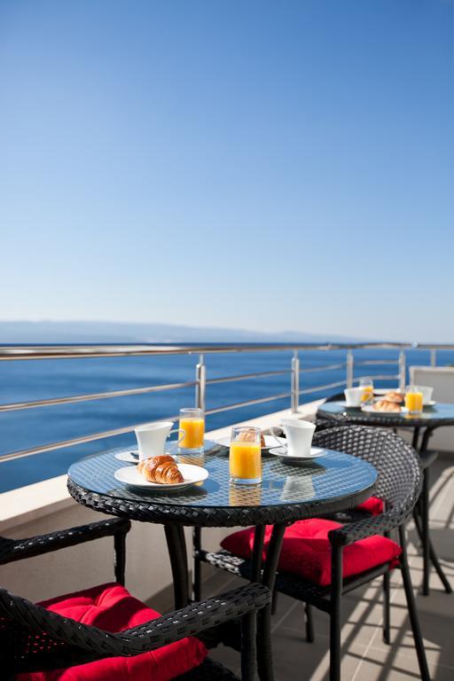 Apartments Mediterranea With Heated Pool Pisak Exteriör bild