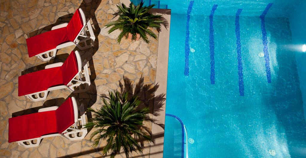 Apartments Mediterranea With Heated Pool Pisak Exteriör bild